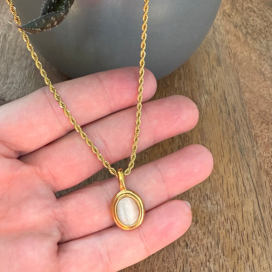 Gold Pendant Necklace